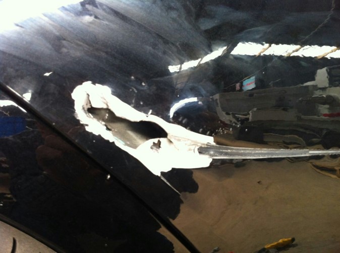 鋁車身修復(fù)前